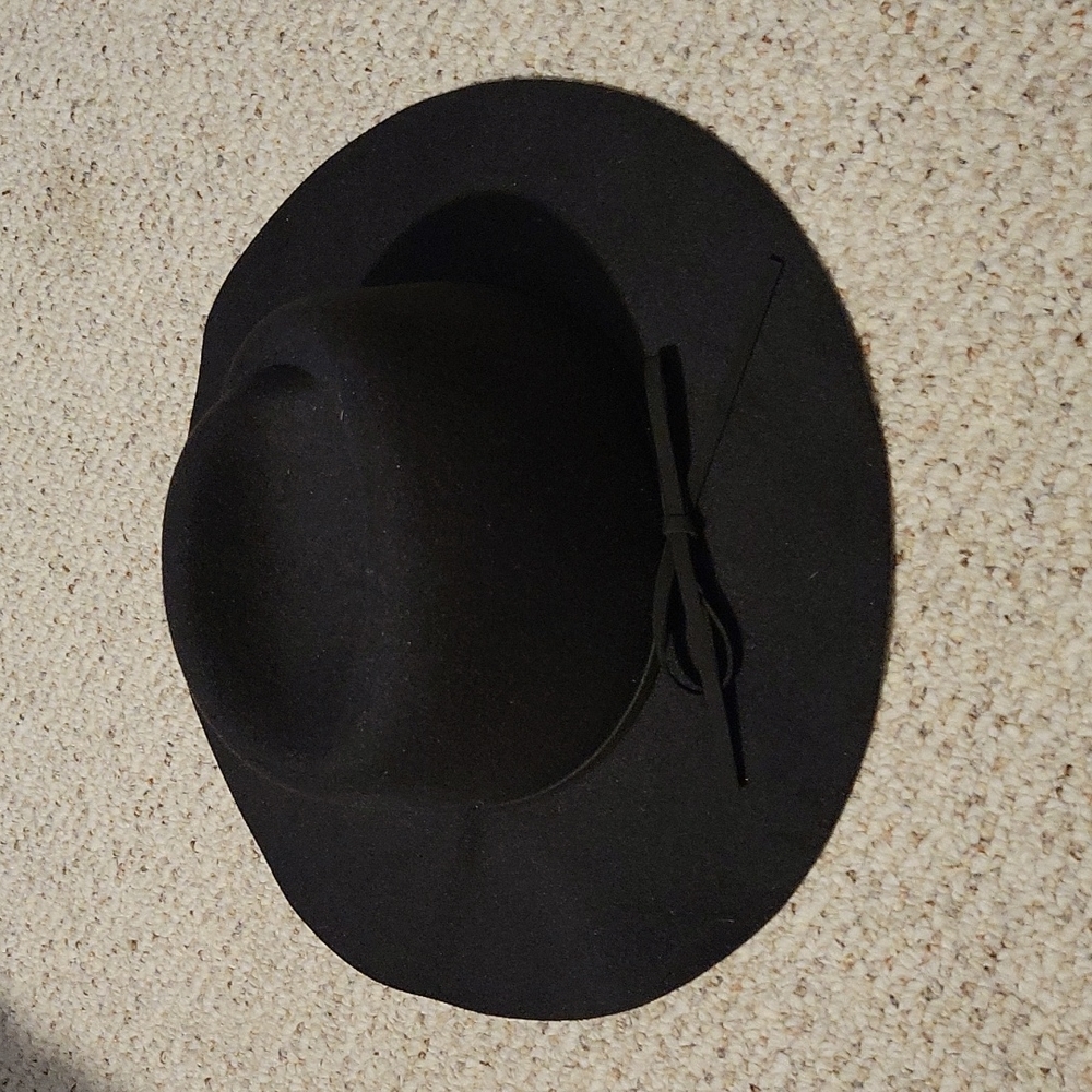 Black floppy hat